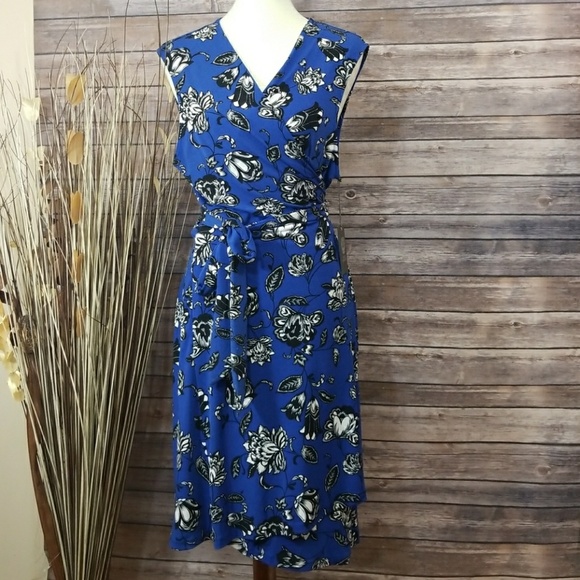 Vince Camuto Dresses & Skirts - VINCE CAMUTO WRAP dress. NWT